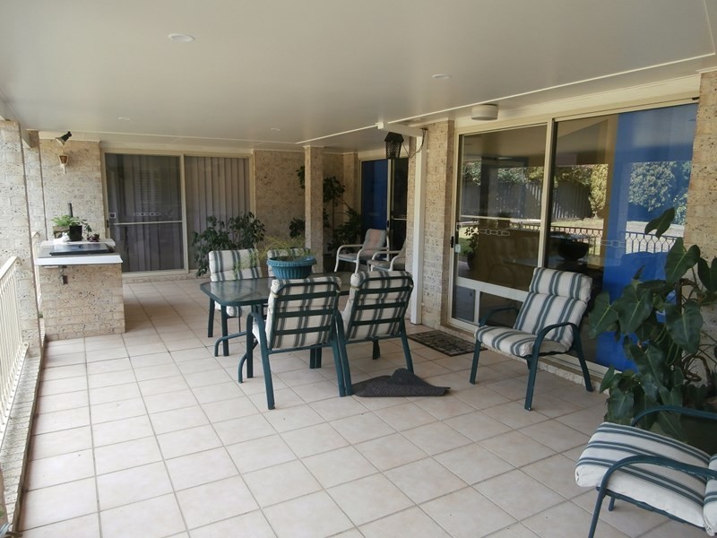 13 Chestnut Avenue, Bomaderry NSW 2541