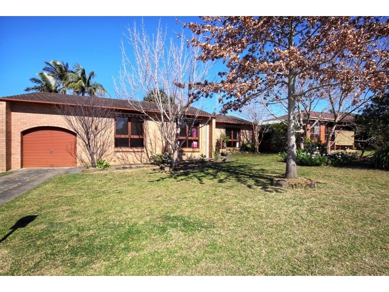 9 Penrose Drive, Bomaderry NSW 2541