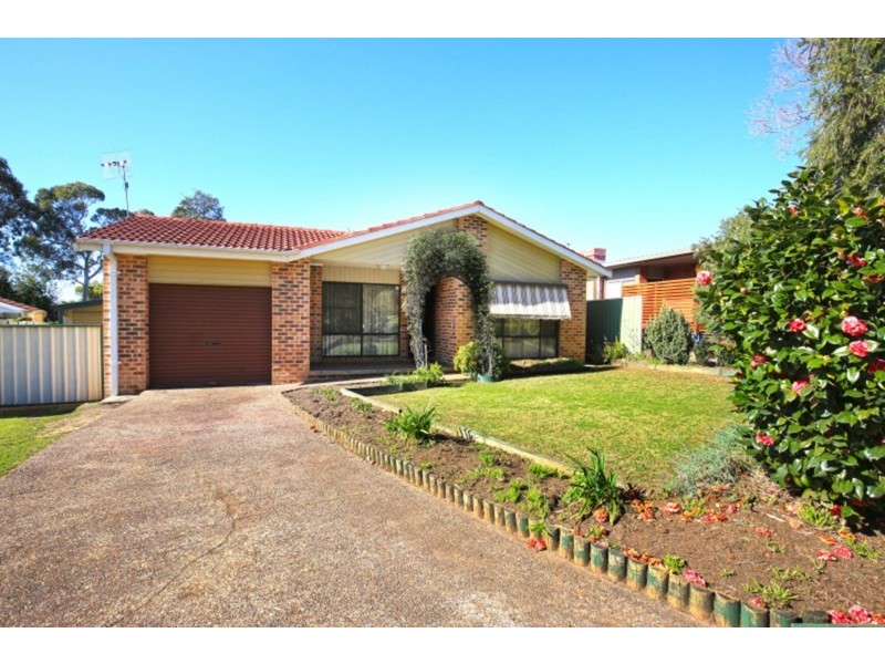4 Farrelly Place, Bomaderry NSW 2541