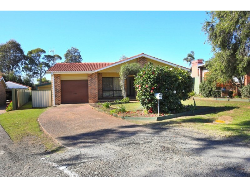 4 Farrelly Place, Bomaderry NSW 2541