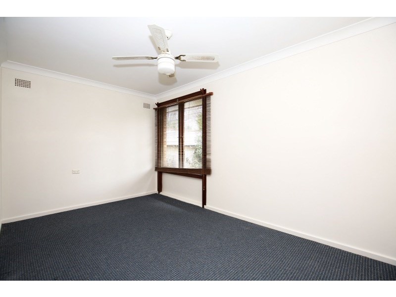 35 Sampson Crescent, Bomaderry NSW 2541