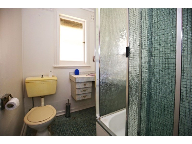 35 Sampson Crescent, Bomaderry NSW 2541