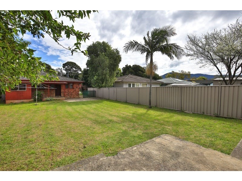 35 Sampson Crescent, Bomaderry NSW 2541