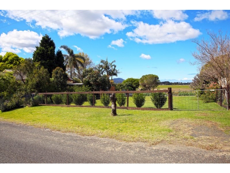 76 Railway Street, Bomaderry NSW 2541