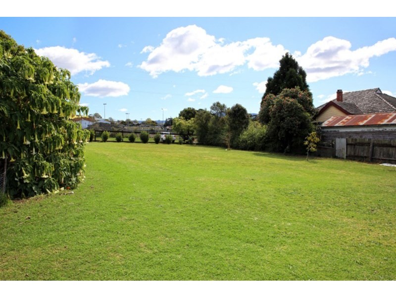 76 Railway Street, Bomaderry NSW 2541