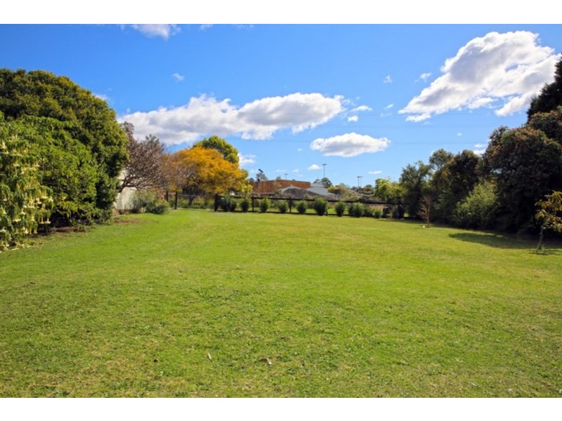 76 Railway Street, Bomaderry NSW 2541