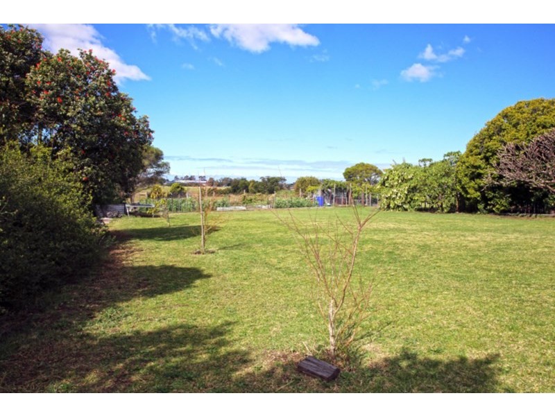 76 Railway Street, Bomaderry NSW 2541