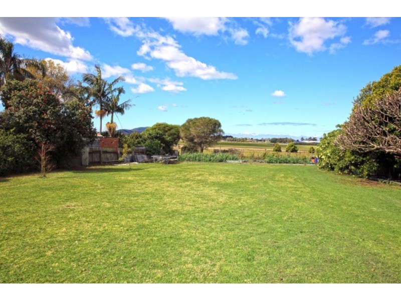 76 Railway Street, Bomaderry NSW 2541
