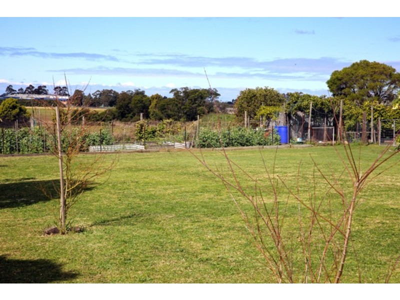 76 Railway Street, Bomaderry NSW 2541