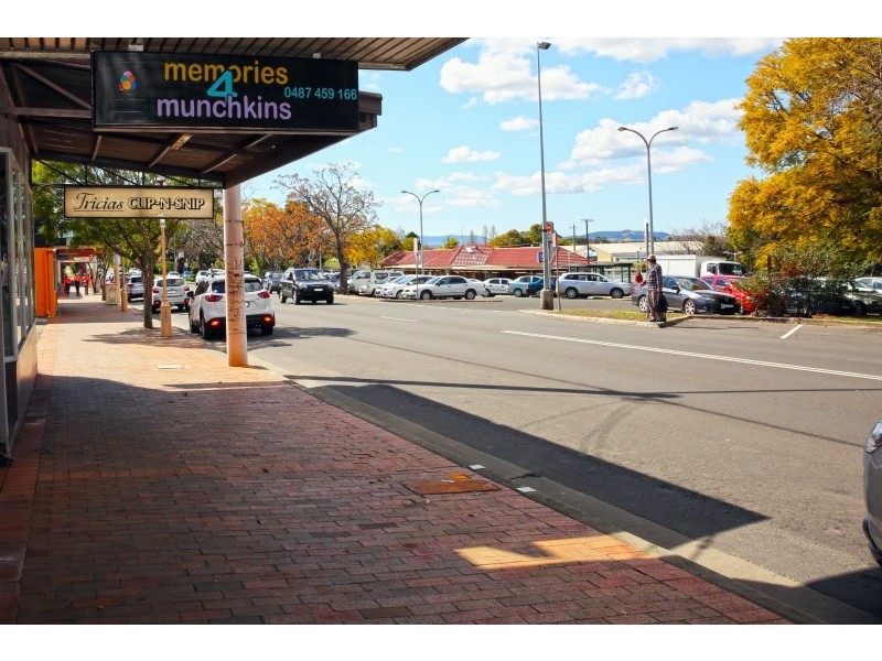 76 Railway Street, Bomaderry NSW 2541