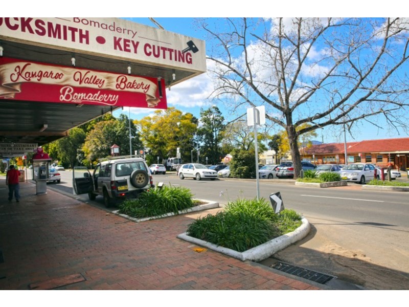 76 Railway Street, Bomaderry NSW 2541