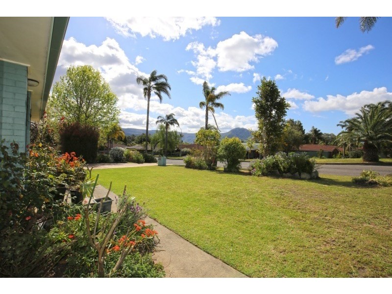 10 Golden Cane Avenue, North Nowra NSW 2541