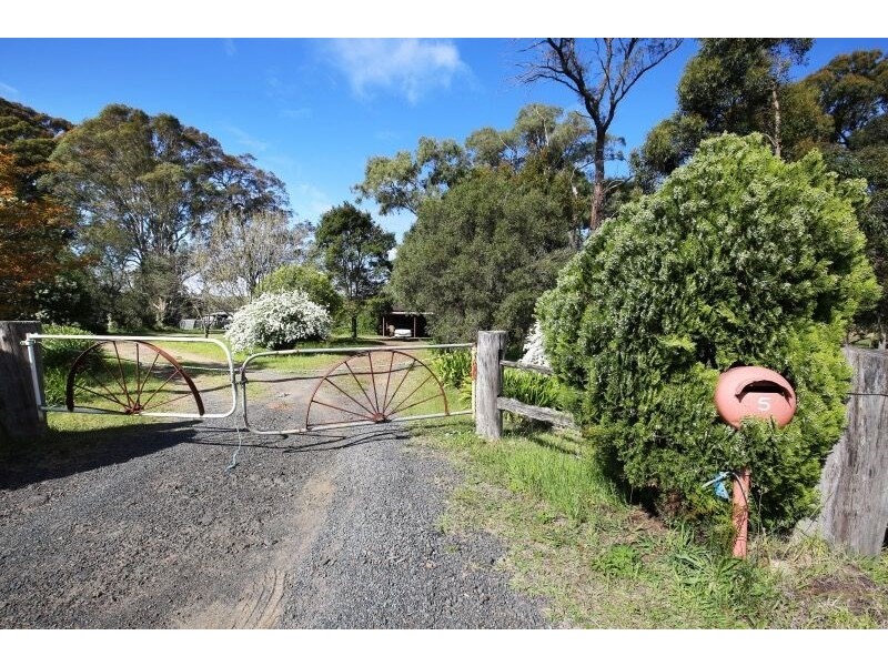 5 Taylors Lane, Bomaderry NSW 2541