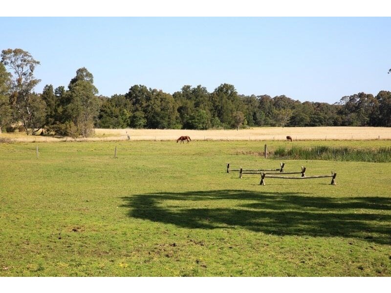 15 Taylors Lane, Cambewarra NSW 2540