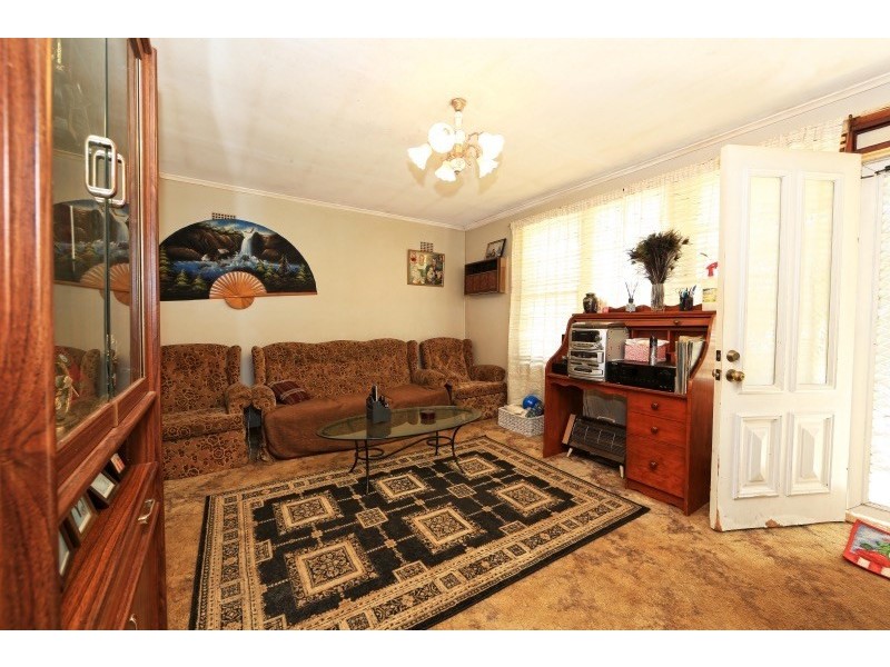 10 Leonard Street, Bomaderry NSW 2541