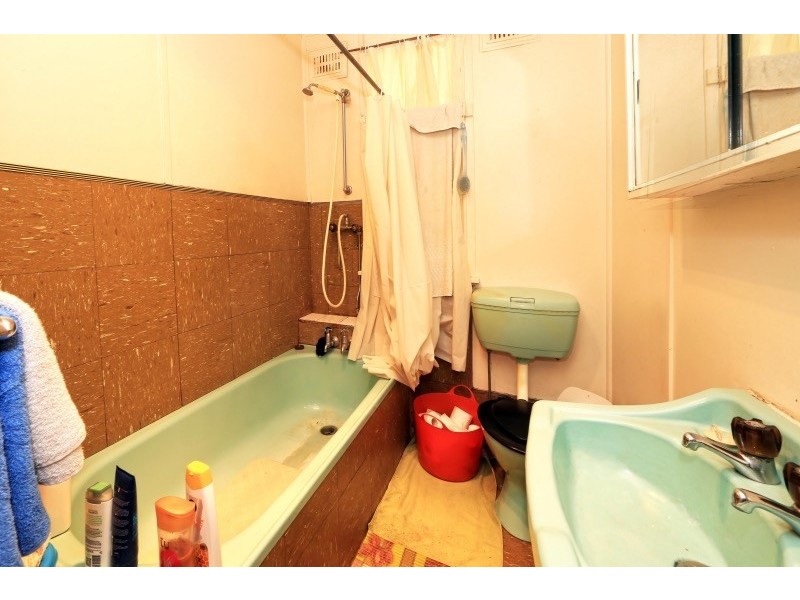 10 Leonard Street, Bomaderry NSW 2541