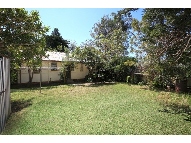 10 Leonard Street, Bomaderry NSW 2541