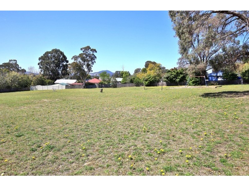 10 Leonard Street, Bomaderry NSW 2541