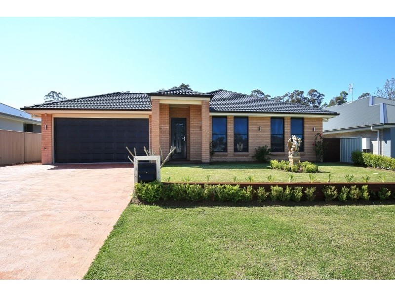 7 Hanover Close, South Nowra NSW 2541