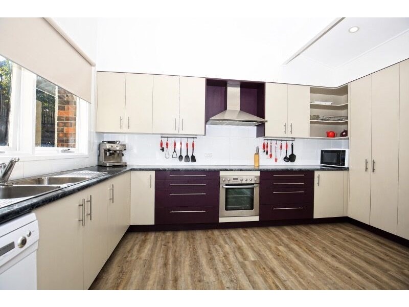 381 Princes Highway, Bomaderry NSW 2541