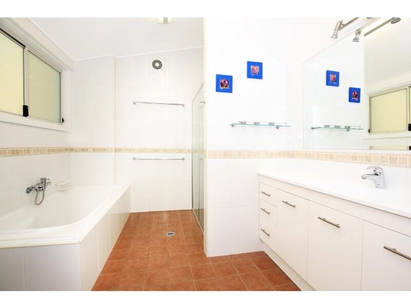 381 Princes Highway, Bomaderry NSW 2541