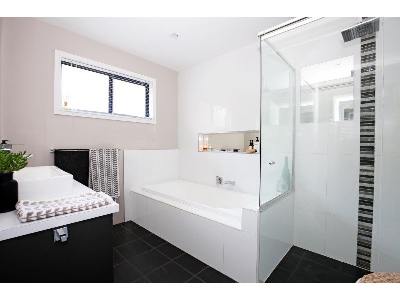 12 Hale Avenue, Nowra NSW 2541