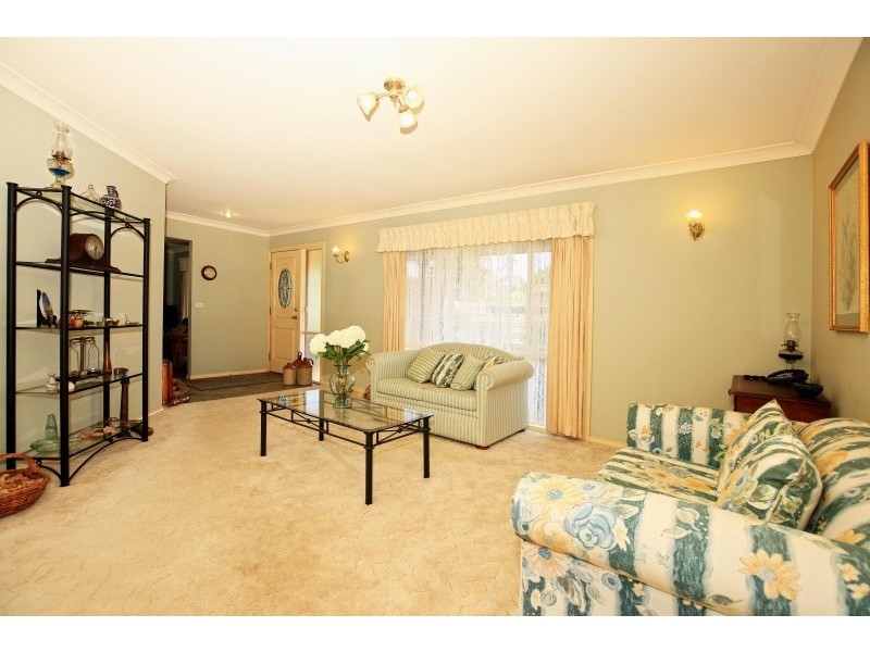 15 Tartarian Crescent, Bomaderry NSW 2541