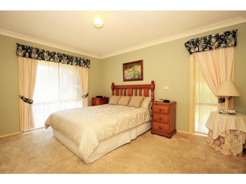 15 Tartarian Crescent, Bomaderry NSW 2541