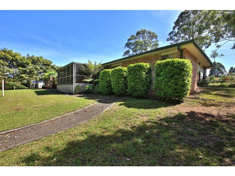 15 Tartarian Crescent, Bomaderry NSW 2541