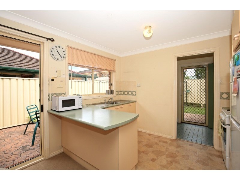 8 Mayfair Court, Bomaderry NSW 2541