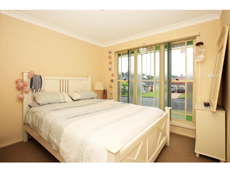 8 Mayfair Court, Bomaderry NSW 2541