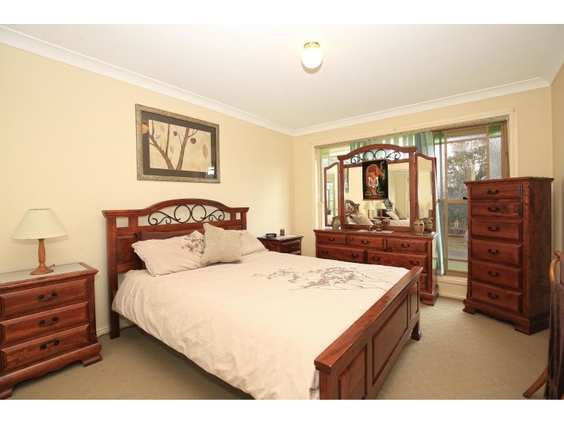 8 Mayfair Court, Bomaderry NSW 2541