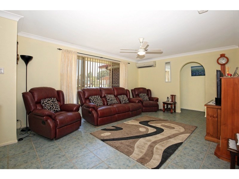 11 Hermes Crescent, Worrigee NSW 2540