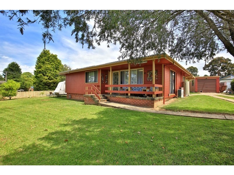 17 Alfred Street, Bomaderry NSW 2541