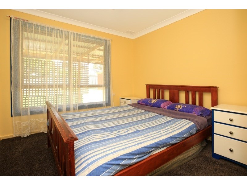 17 Alfred Street, Bomaderry NSW 2541