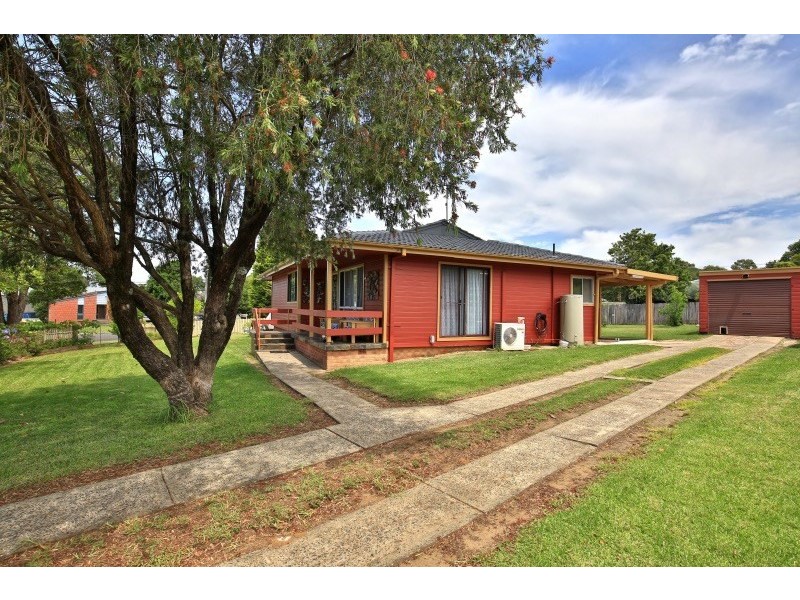 17 Alfred Street, Bomaderry NSW 2541