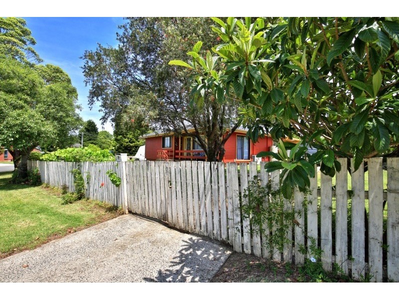 17 Alfred Street, Bomaderry NSW 2541