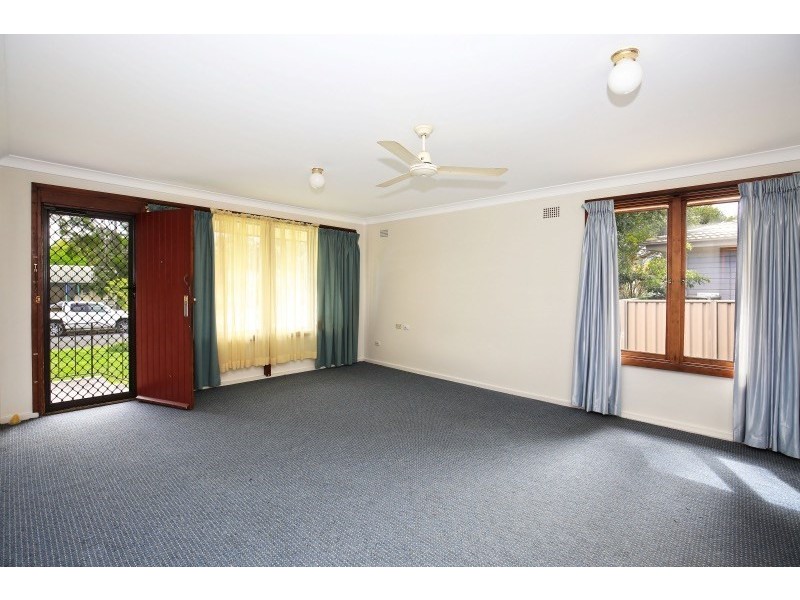 35 Sampson Crescent, Bomaderry NSW 2541