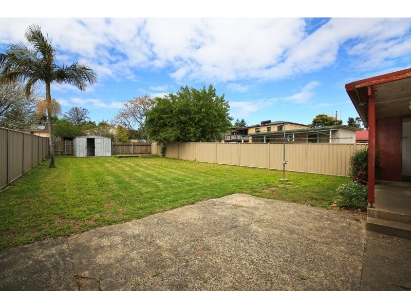 35 Sampson Crescent, Bomaderry NSW 2541