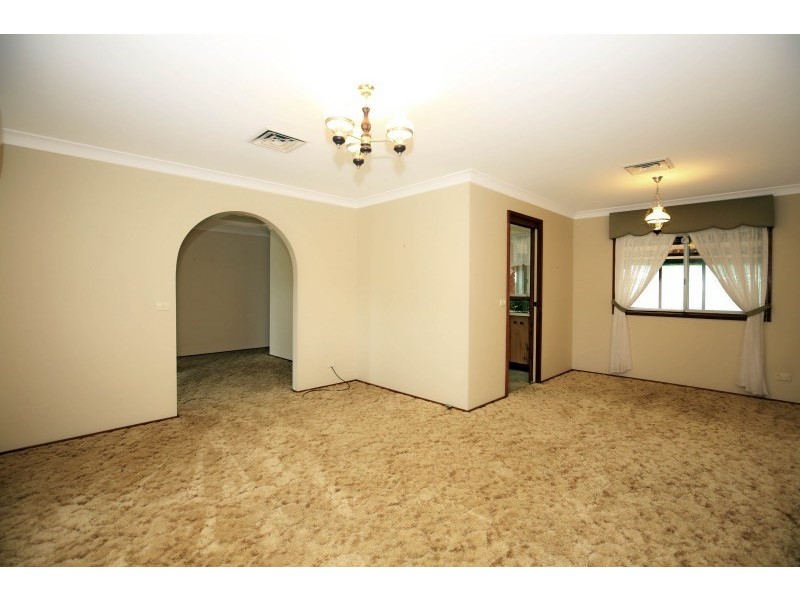 8 Ambassador Avenue, North Nowra NSW 2541