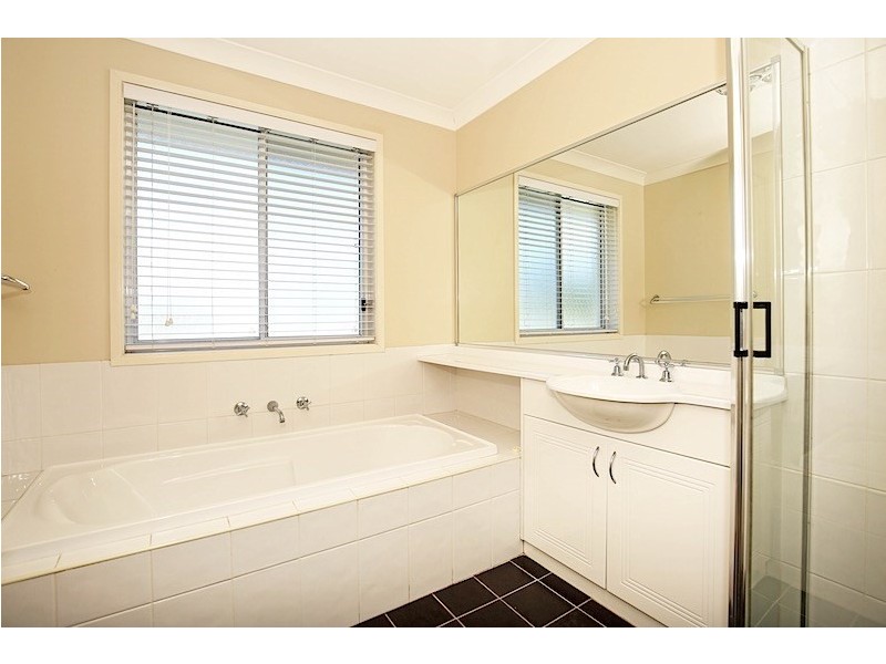 6 Jade Place, Meroo Meadow NSW 2540