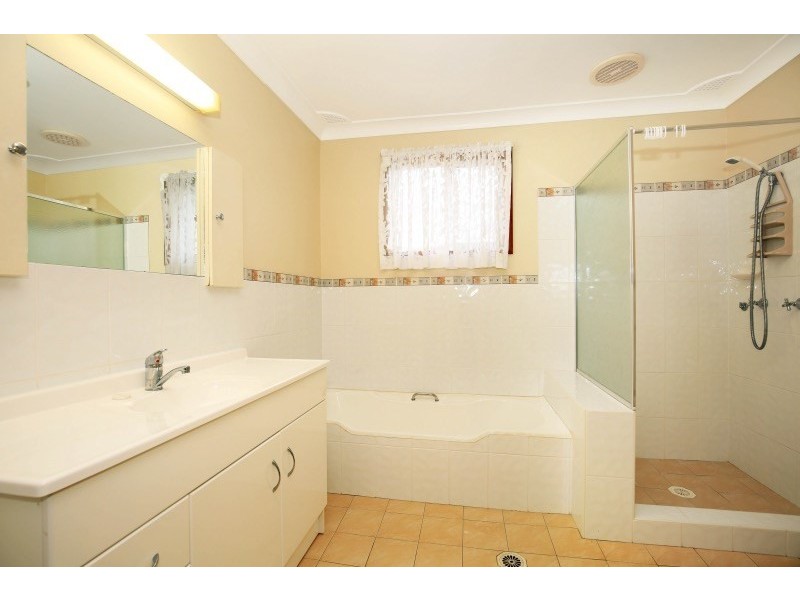 8 Ambassador Avenue, North Nowra NSW 2541