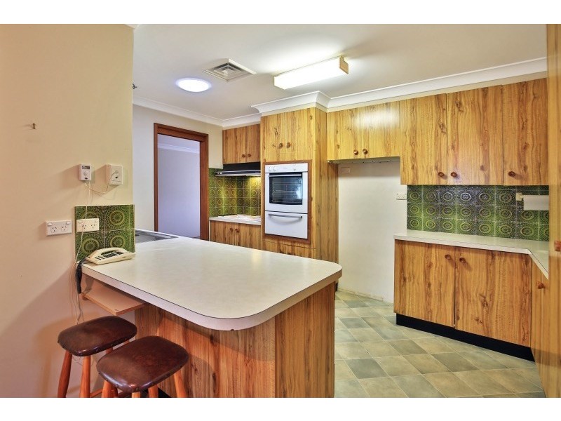 8 Ambassador Avenue, North Nowra NSW 2541