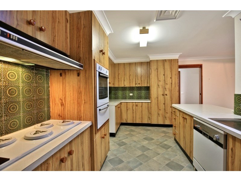 8 Ambassador Avenue, North Nowra NSW 2541