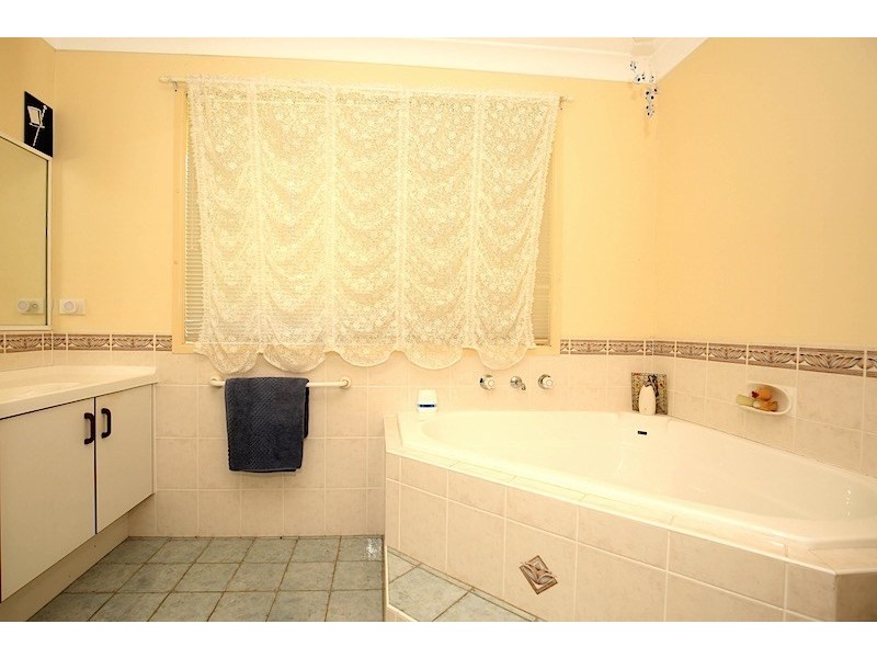 29 Rannoch Drive, West Nowra NSW 2541