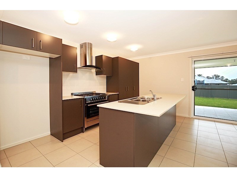 6 Silvereye Close, South Nowra NSW 2541