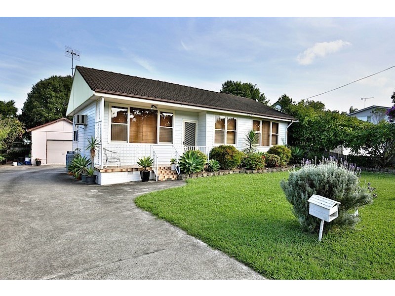 10 Lynburn Avenue, Bomaderry NSW 2541