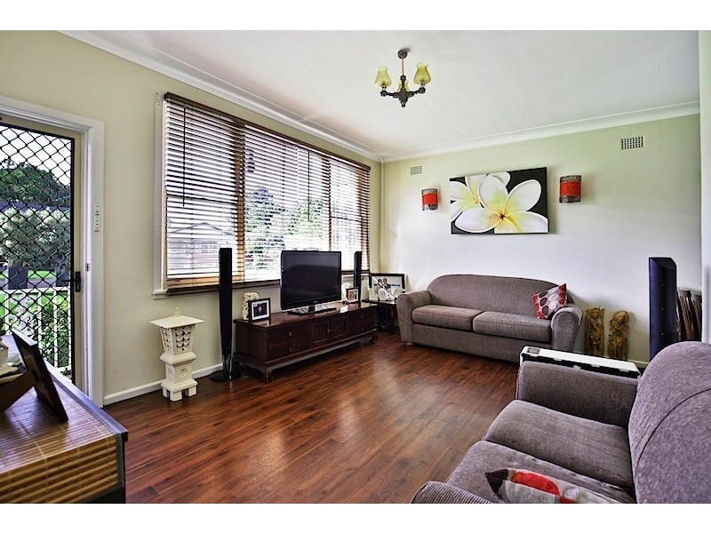 10 Lynburn Avenue, Bomaderry NSW 2541