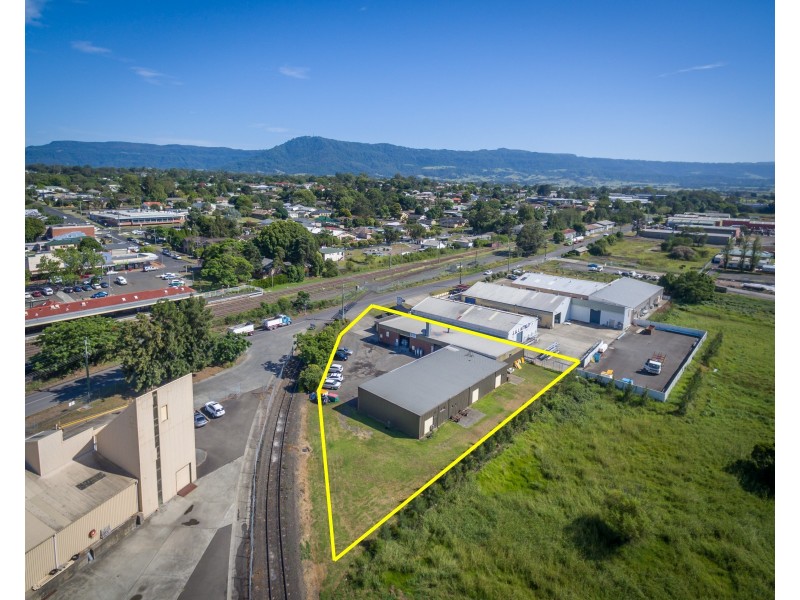 24 Railway Street, Bomaderry NSW 2541