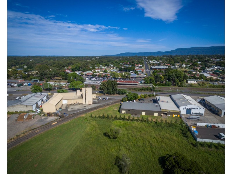 24 Railway Street, Bomaderry NSW 2541